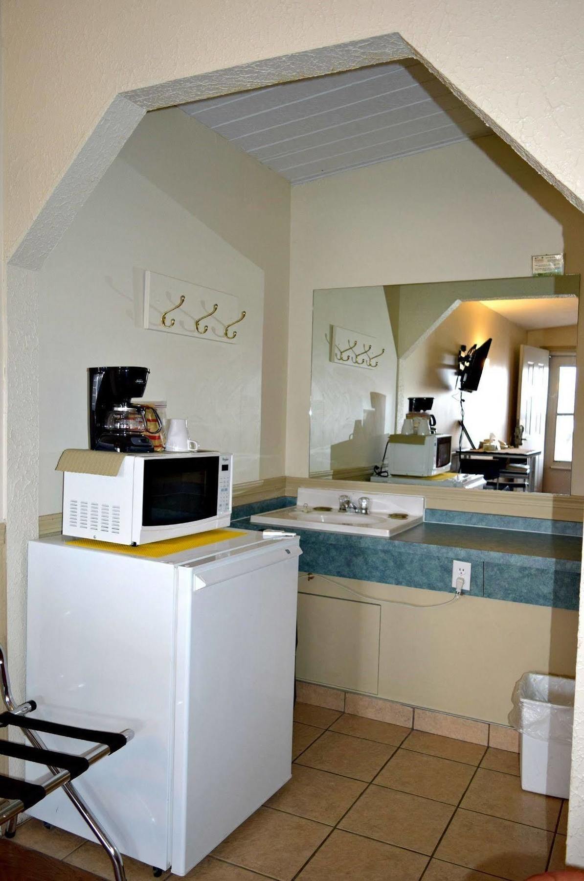 Centre Suite Inns Motel Bonnyville Extérieur photo